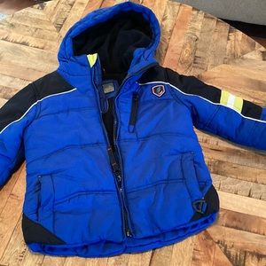 Boys puffer coat. 2/3